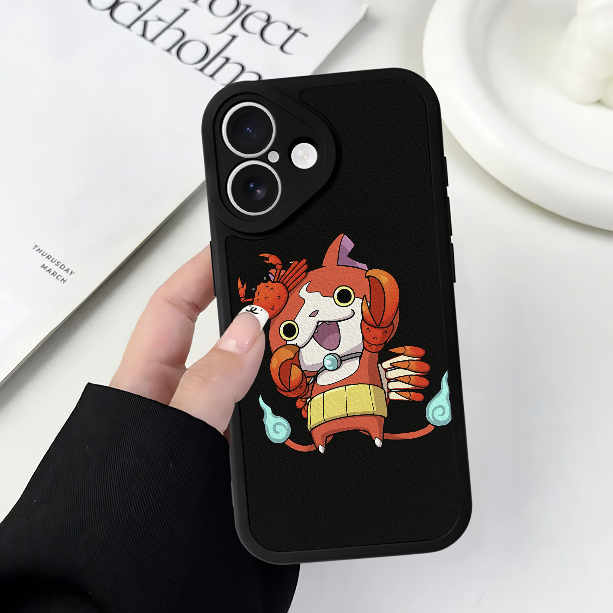 （画像用） 妖怪ウォッチ Yo-kai Watch 【iPhone 16シリーズ対応】シリコンスマホケース（レザー調） 材質：シリコン
